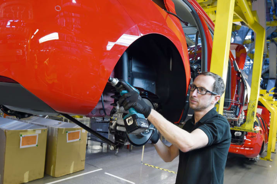 响应政府号召对抗疫情 英国汽车制造商转线生产呼吸机热情高涨