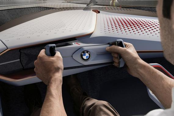 宝马申请变形式方向盘专利 iNext量产车或将首次列装