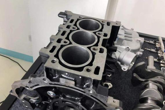 坚持三缸还是重回四缸？销量说明一切