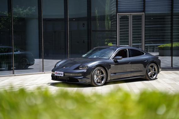 次世代来客 试保时捷首款纯电跑车Taycan