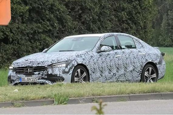 奔驰全新C级最新谍照曝光！与全新S级设计相同