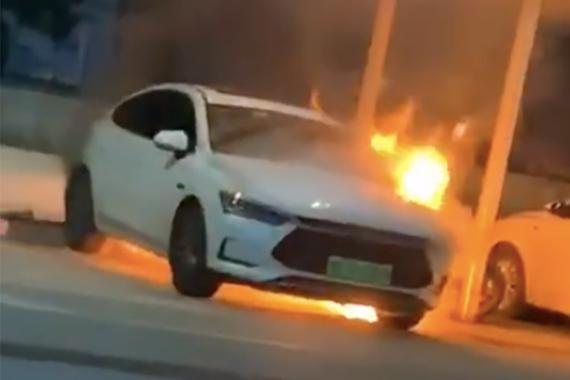 热浪|深圳一比亚迪秦Pro EV疑似发生自燃 官方暂无回应