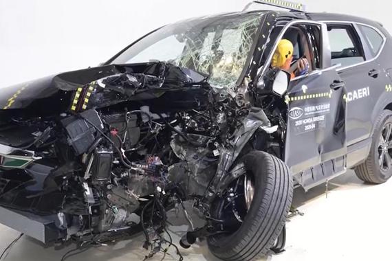 广汽本田皓影中保研25%偏置碰撞 A柱明显弯折