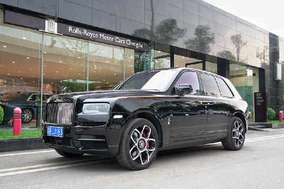 开劳斯莱斯Black Badge库里南“逛GAI”：富贵让我们相遇