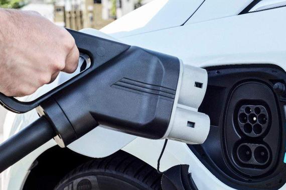 崛起、博弈、“三国杀”：电动汽车电池的“中场战事”