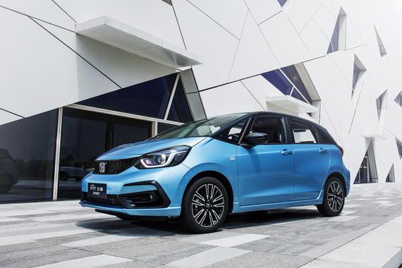 130匹1.5L直喷i-VTEC+降挡补油M-CVT “超跑”全新飞度预售8.18万起