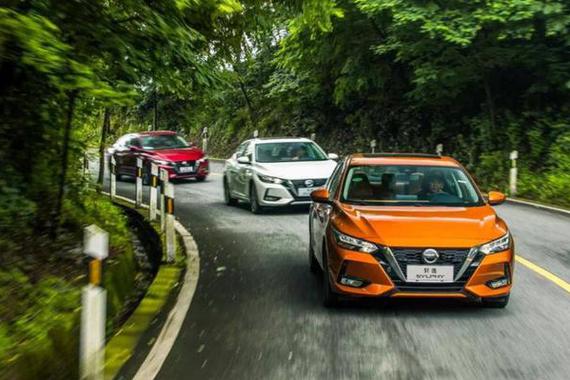 今年卖最好的合资紧凑型车，两代同堂销售，轩逸值不值得买？