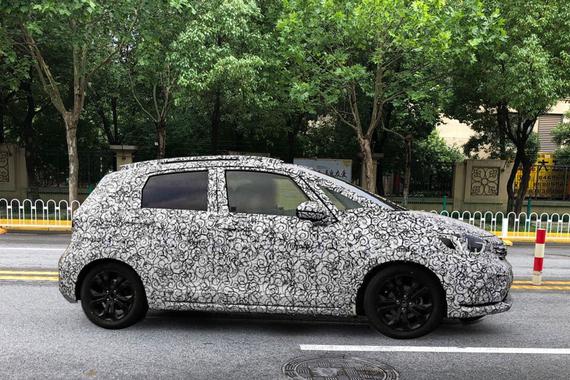 飞度兄弟车型 疑似东风本田JAZZ谍照曝光或年内上市