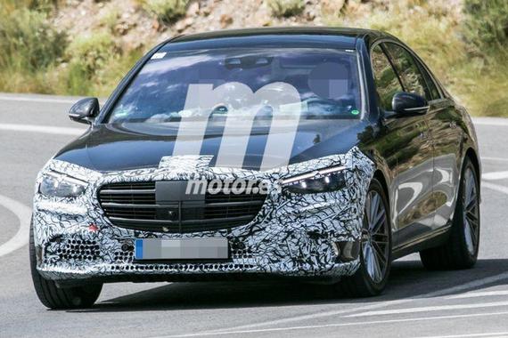 想买奔驰全新S级的老板别急！再等两个月亮相，配置+动力升级更香