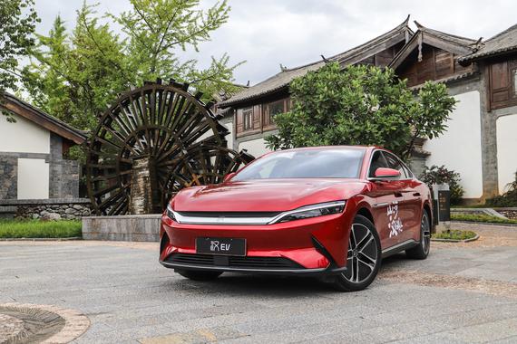 3.9秒加速媲美百万超跑 试驾比亚迪汉EV