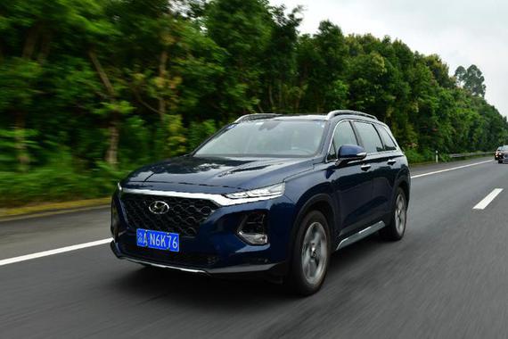 市区早高峰体验第四代胜达，找到车主才能体会的“黑科技”