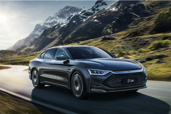 丰富车系 比亚迪汉DM加推四驱性能版尊贵型 补贴后售价23.98万元