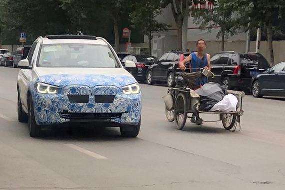 宝马iX3国内低伪路试谍照 续航500km/6.8秒破百