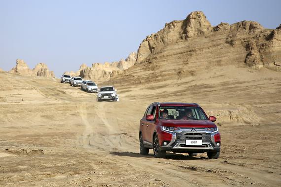 重新出发 与广汽三菱欧蓝德横跨1676km在俄博梁仰望星空