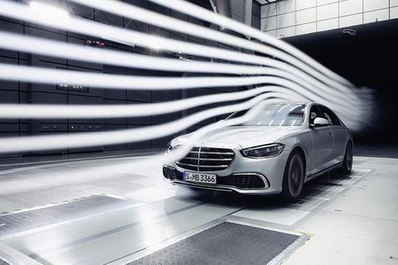 豪华不耽误科技感：站在前沿的古思特与奔驰S级