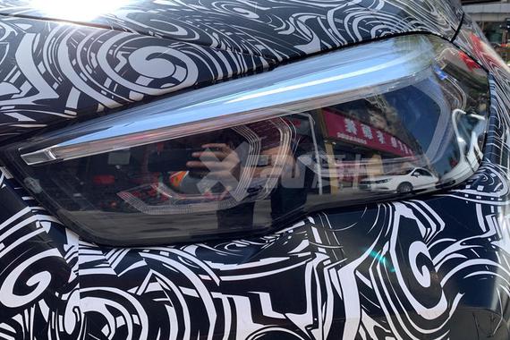 全新宝马1系三厢版谍照 采用全液晶仪表