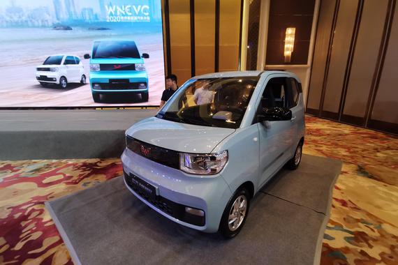 2020世界新能源汽车大会 上汽通用五菱宏光MINI EV亮相