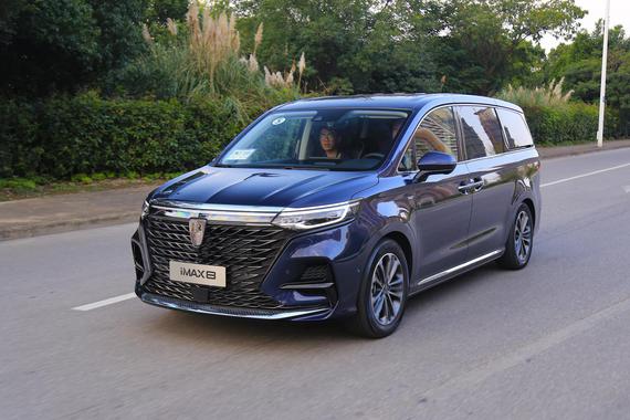 不再眼馋合资车 上汽荣威iMAX8动态体验