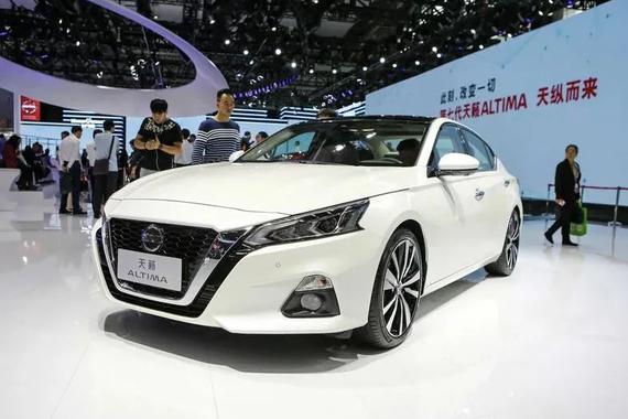 手握20万，选合资品牌“鸡头”还是豪华品牌“凤尾”？