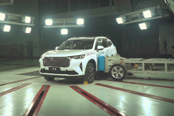 哈弗第三代H6侧撞测试 车辆未通电气囊就不会弹开吗？