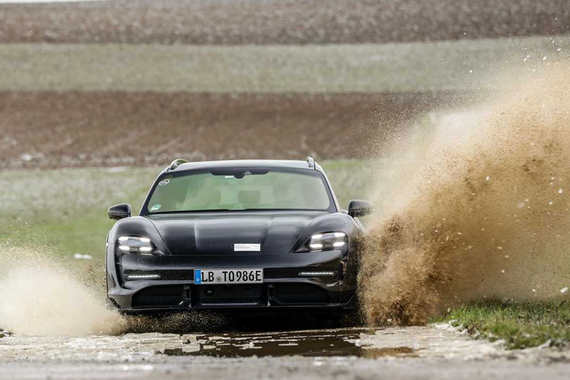 保时捷公布Taycan Cross Turismo预告片，采用全新车顶线