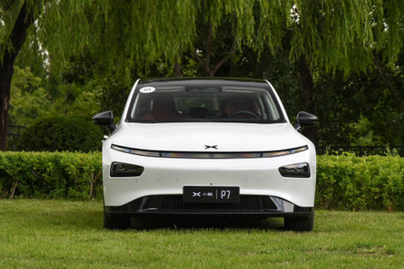 两款国产热门纯电轿车大比拼，都是超长续航，谁是电动轿车之光？