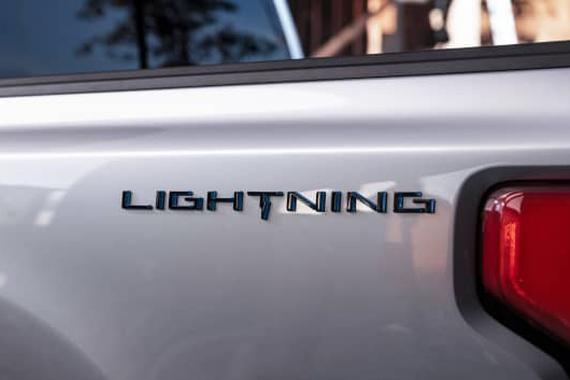 福特重启Lightning徽标 19日揭晓电动版F-150皮卡