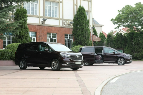 树立三排六座MPV新标杆 实拍2022款别克GL8艾维亚