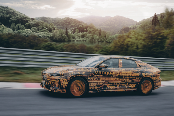 造型动感 长安UNI系列首款轿车谍照曝光