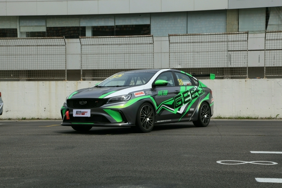 体验速度带来的乐趣 赛道试驾吉利新缤瑞