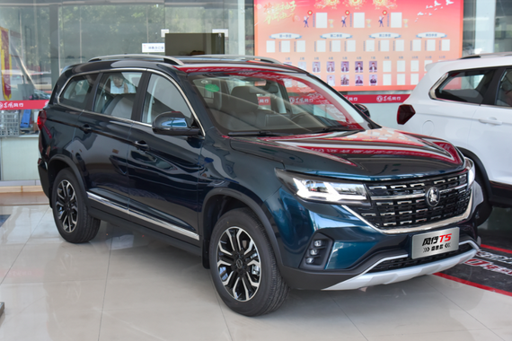 售价6.89-9.99万 风行T5盛世款正式上市