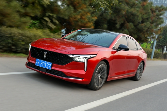 差异化定位给你超值体验 奔腾B70 2.0T车型试驾