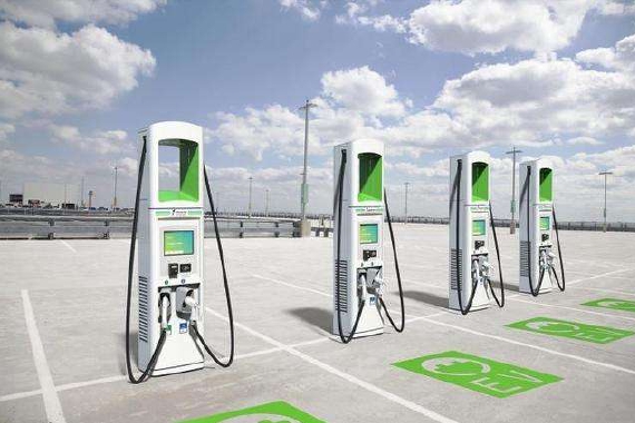 从“里程焦虑”到“补能焦虑” 充电补能体系如何“喂饱”新能源车