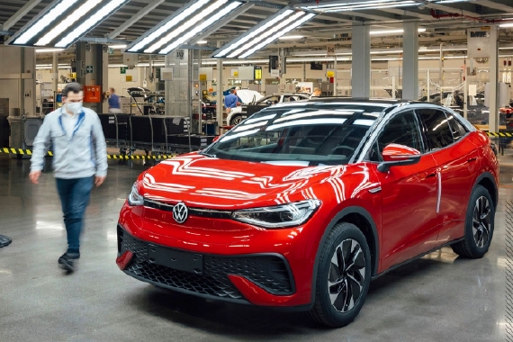 茨维考工厂转型 大众首辆ID.5/ID.5 GTX正式下线