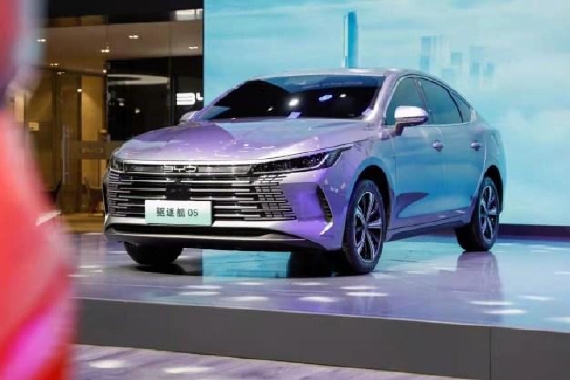 比亚迪驱逐舰05：换个马甲我也认识你