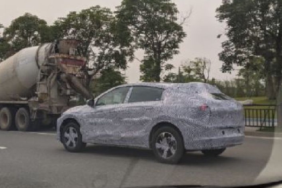 小鹏全新SUV谍照曝光：代号“F30” 有望明年发布