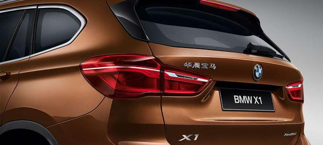 宝马X1官方图