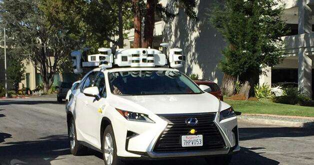 苹果自动驾驶汽车在加州发生首起车祸