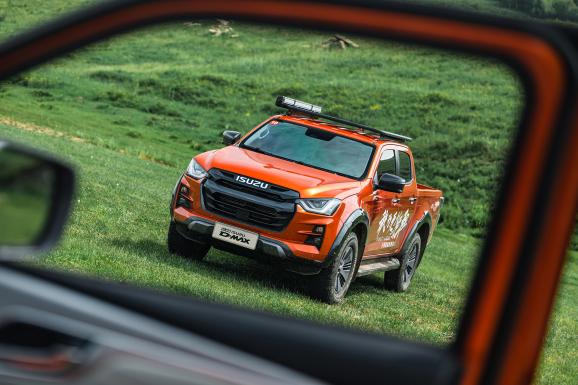 Pickup trucks can also be so easy to drive. Test drive Jiangxi Isuzu's new D-MAX V-CROSS