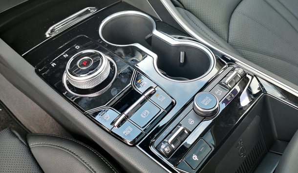 起亚全新一代K5正式亮相 明年3季度国产上市