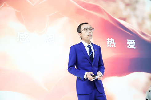 北汽集团营销业务委员会副总经理彭友林阐述“55度服务”BEIJING品牌全新服务理念