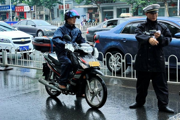 两会|关于解禁摩托中汽协说话了 消除一些观念，在产品上应一视同仁