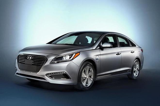 Hyundai Sonata Plug-in Hybrid 01