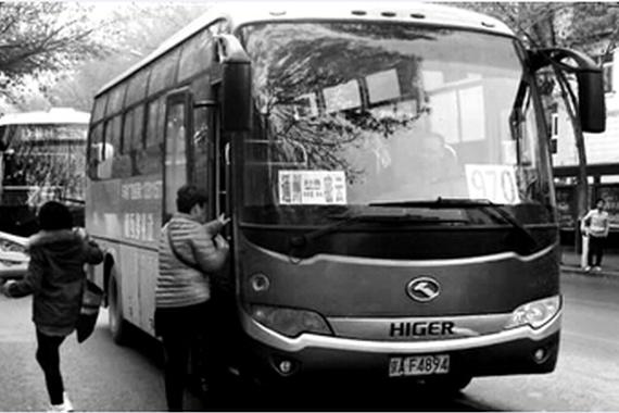 北京现山寨公交：能刷交通卡乘客就近下车