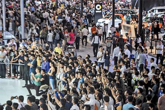 广州车展：北京90后小伙成首位豪车买主