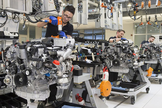 奔驰计划增产V12引擎 考虑推混动版