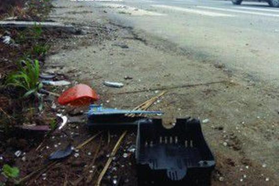 三轮车被货车撞成两截 老夫妻遭拖行致死