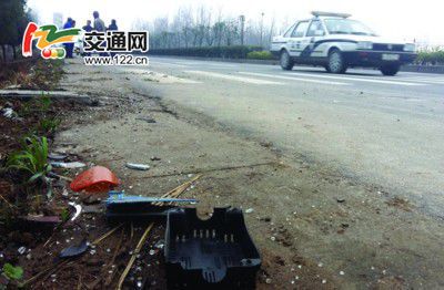 三轮车被货车撞成两截 老夫妻遭拖行致死