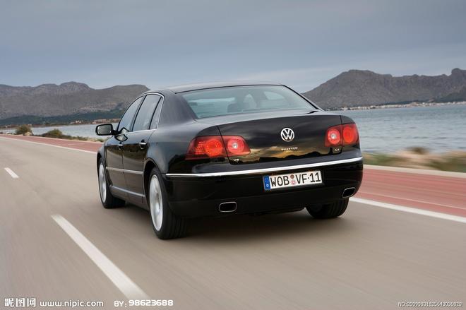 2362570_125643036820_2