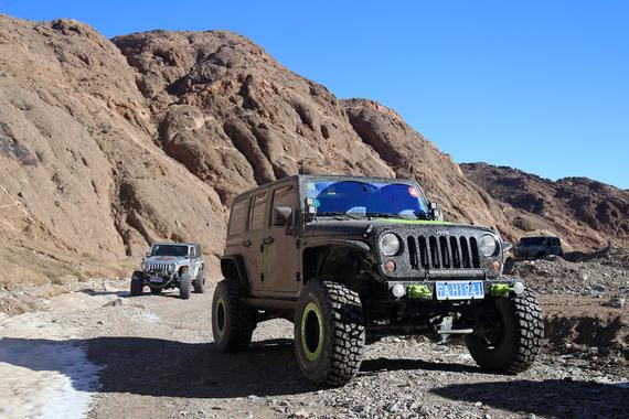 记录Jeep牧马人攀爬虎克之路(组图)